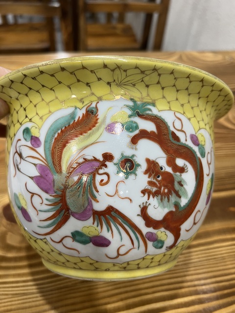 古玩陶瓷黃地開光粉彩龍鳳紋花盆拍賣，當前價格4520元