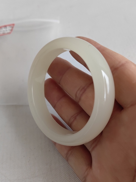 古玩玉器和田玉雕“素紋手鐲”拍賣,當(dāng)前價格850元
