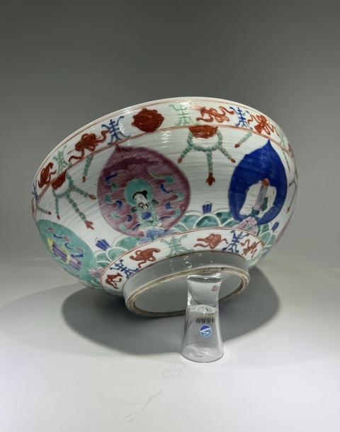 古玩陶瓷人物紋粉彩碗真品鑒賞圖