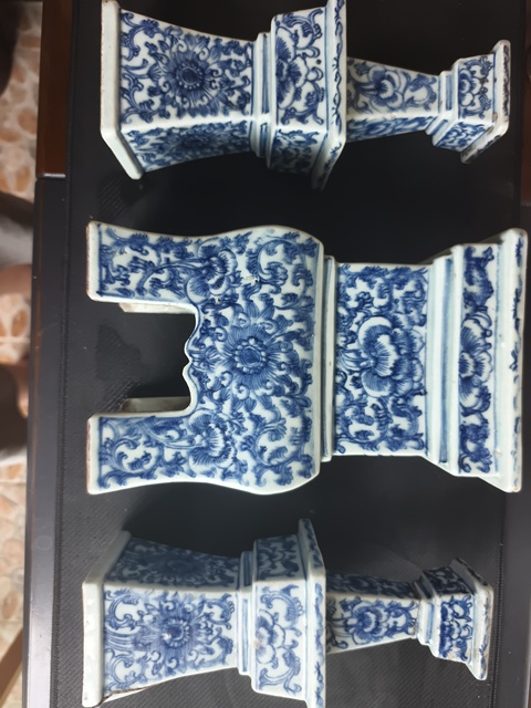 古玩陶瓷青花花卉紋香爐真品鑒賞圖