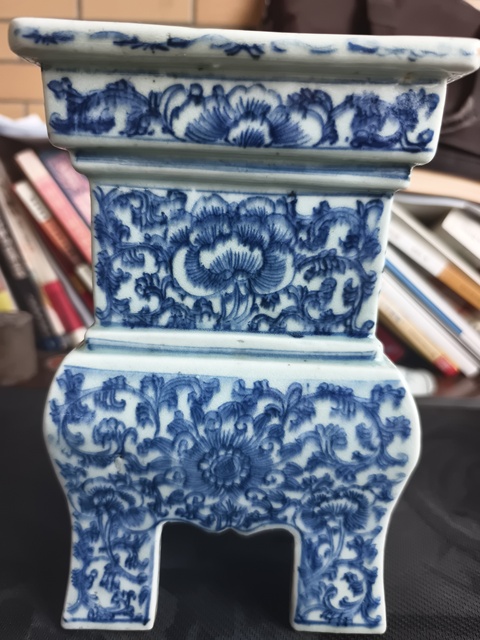 古玩陶瓷青花花卉紋香爐真品鑒賞圖