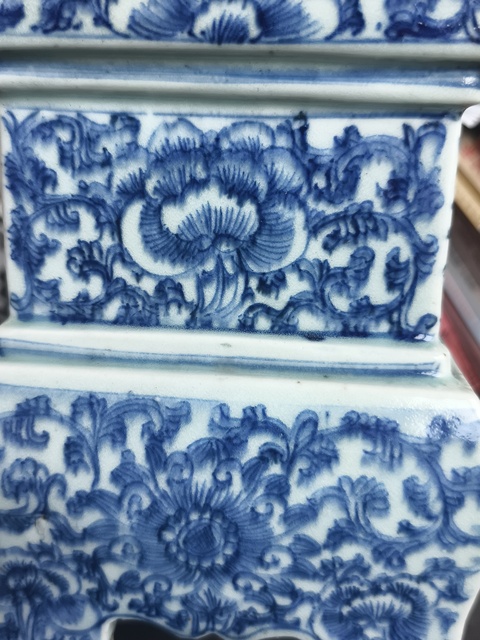 古玩陶瓷青花花卉紋香爐真品鑒賞圖
