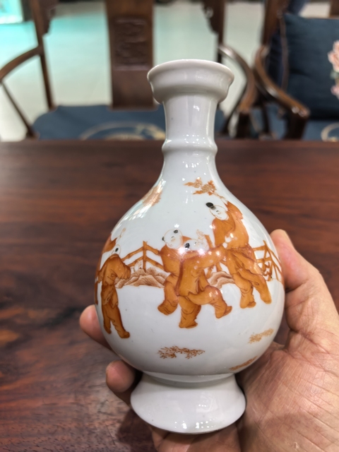 古玩陶瓷礬紅人物故事盤口瓶真品鑒賞圖