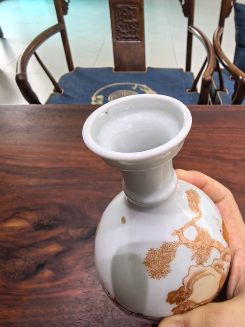 古玩陶瓷礬紅人物故事盤口瓶真品鑒賞圖