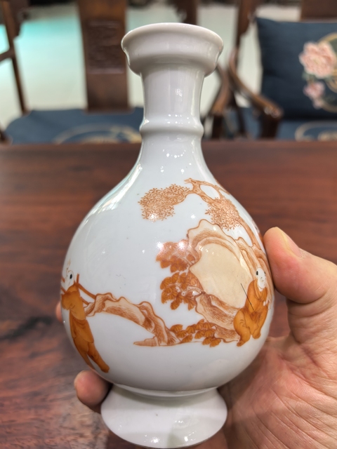古玩陶瓷礬紅人物故事盤口瓶真品鑒賞圖