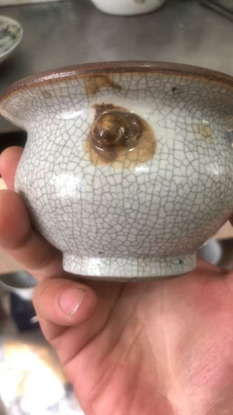 古玩陶瓷哥釉地鐵銹釉雙鋪首圈足香爐真品鑒賞圖