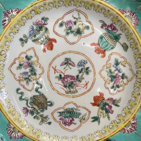 古玩陶瓷松石綠粉彩花卉紋折沿盤真品鑒賞圖