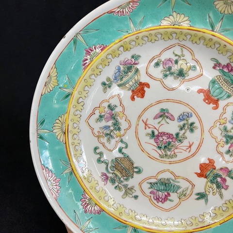 古玩陶瓷松石綠粉彩花卉紋折沿盤真品鑒賞圖