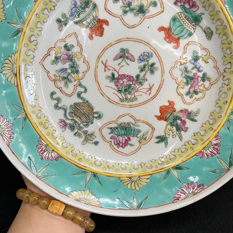 古玩陶瓷松石綠粉彩花卉紋折沿盤真品鑒賞圖