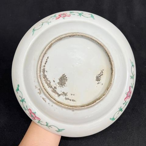 古玩陶瓷松石綠粉彩花卉紋折沿盤真品鑒賞圖
