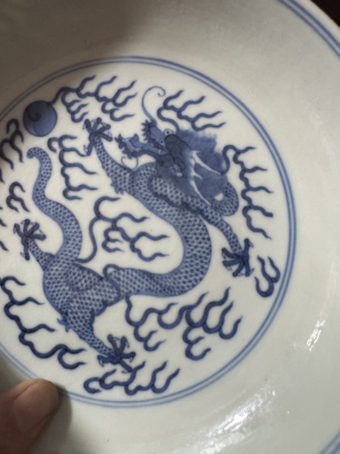 古玩陶瓷青花龍紋盤真品鑒賞圖