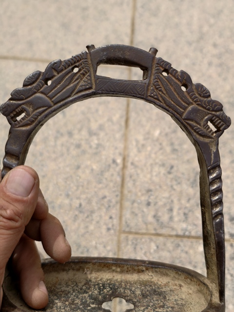 古玩雜項(xiàng)清代精鐵馬鐙真品鑒賞圖