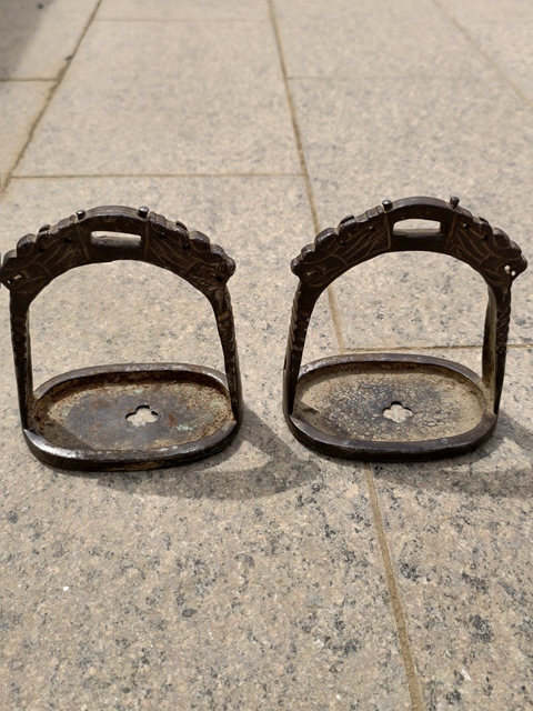 古玩雜項(xiàng)清代精鐵馬鐙真品鑒賞圖