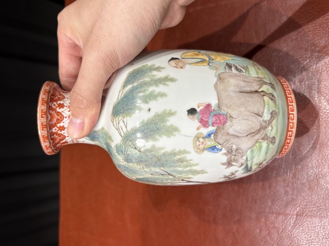 古玩陶瓷民國 粉彩人物紋瓶真品鑒賞圖