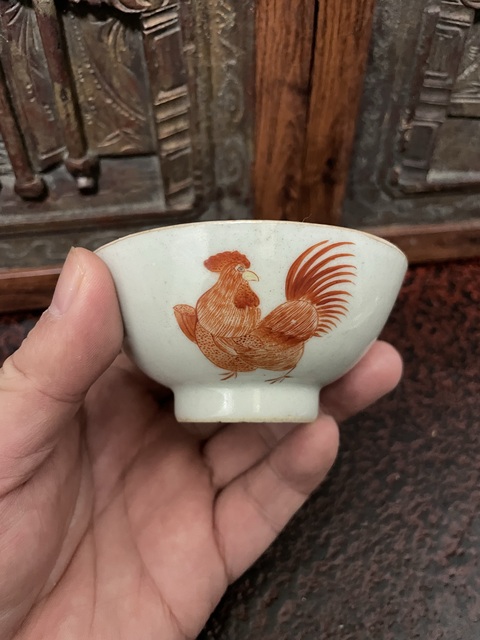 古玩陶瓷大雞圖礬紅杯真品鑒賞圖
