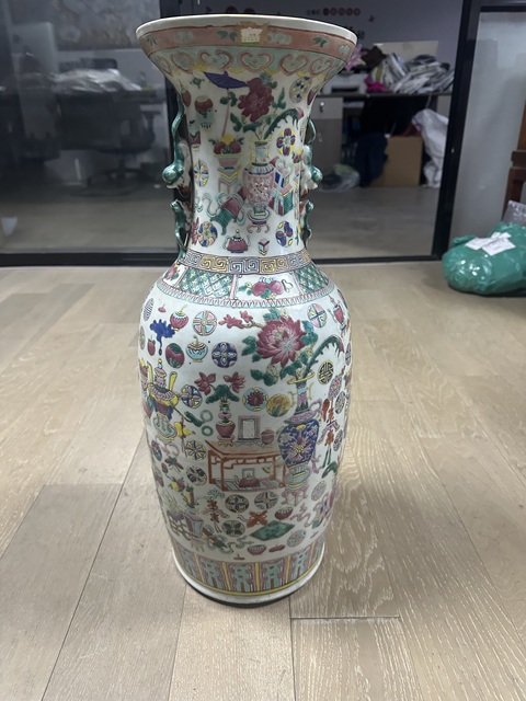 古玩陶瓷粉彩博古圖盤口瓶真品鑒賞圖