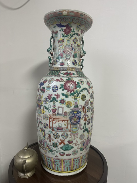 古玩陶瓷粉彩博古圖盤口瓶真品鑒賞圖