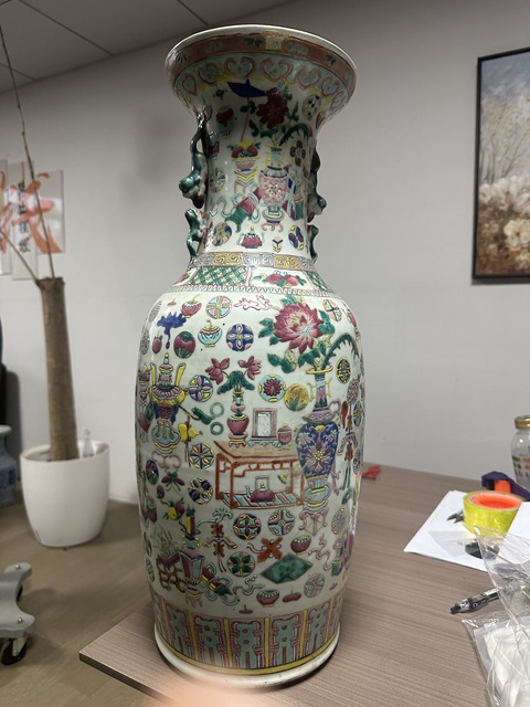 古玩陶瓷粉彩博古圖盤口瓶真品鑒賞圖