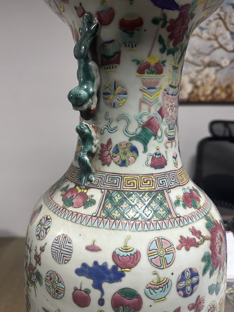 古玩陶瓷粉彩博古圖盤口瓶真品鑒賞圖
