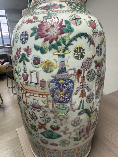 古玩陶瓷粉彩博古圖盤口瓶真品鑒賞圖