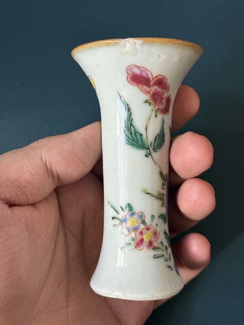 古玩陶瓷清·雍正花卉紋粉彩束腰小花觚拍賣，當(dāng)前價(jià)格1800元