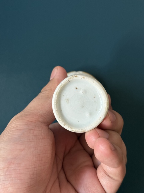 古玩陶瓷清·雍正花卉紋粉彩束腰小花觚拍賣，當(dāng)前價(jià)格1800元