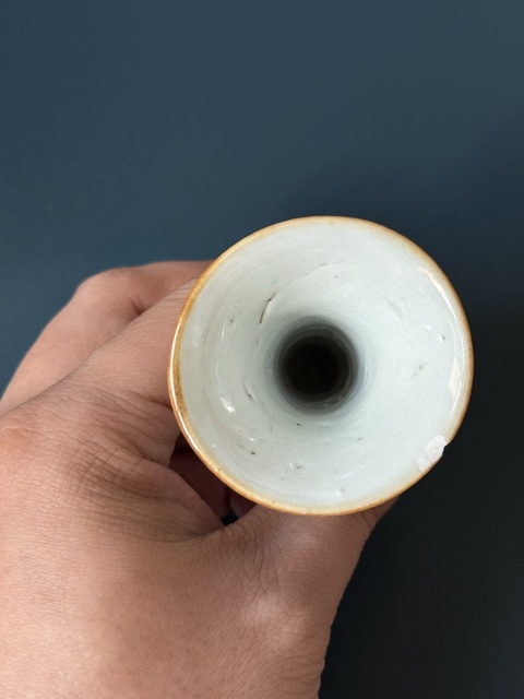 古玩陶瓷清·雍正花卉紋粉彩束腰小花觚拍賣，當(dāng)前價(jià)格1800元