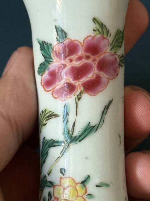 古玩陶瓷清·雍正花卉紋粉彩束腰小花觚拍賣，當(dāng)前價(jià)格1800元