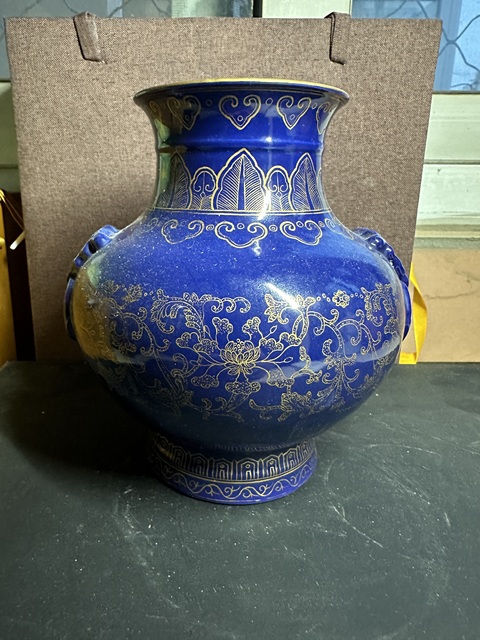 古玩陶瓷大清乾隆年制款藍釉描金雙獸耳尊真品鑒賞圖