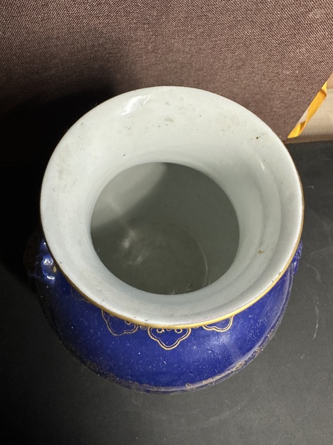 古玩陶瓷大清乾隆年制款藍釉描金雙獸耳尊真品鑒賞圖