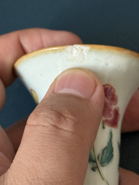 古玩陶瓷清·雍正花卉紋粉彩束腰小花觚拍賣，當(dāng)前價(jià)格1800元