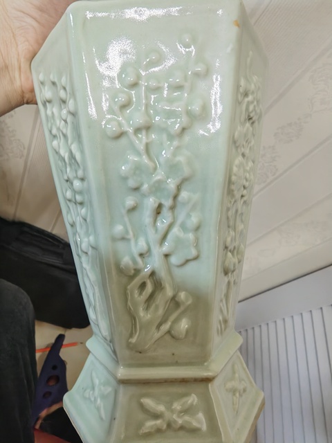 古玩陶瓷印花六方瓶真品鑒賞圖