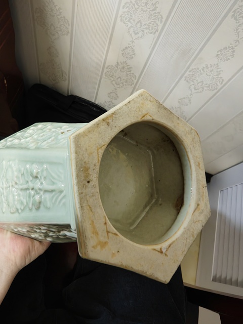 古玩陶瓷印花六方瓶真品鑒賞圖