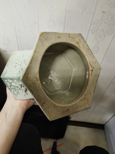 古玩陶瓷印花六方瓶真品鑒賞圖