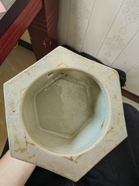 古玩陶瓷印花六方瓶真品鑒賞圖