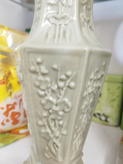 古玩陶瓷印花六方瓶真品鑒賞圖