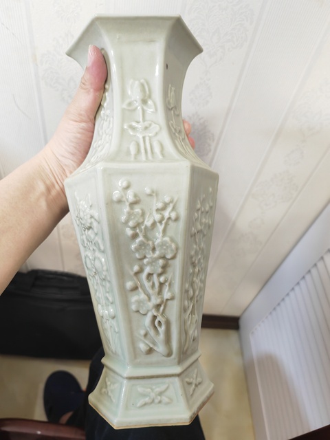 古玩陶瓷印花六方瓶真品鑒賞圖