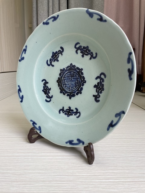 古玩陶瓷豆青釉青花五福捧壽盤真品鑒賞圖