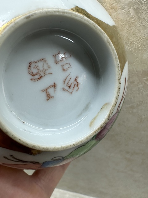 古玩陶瓷民國時期金地粉彩人物(和合二仙)茶圓拍賣,當前價格188元