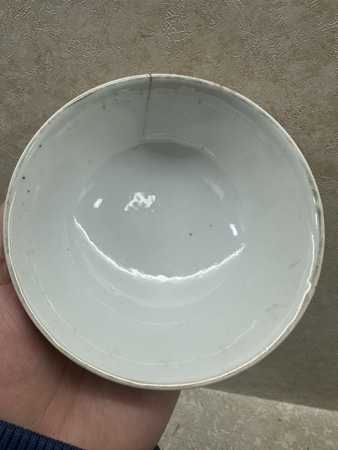 古玩陶瓷民國時期金地粉彩人物（和合二仙）茶圓拍賣，當前價格188元