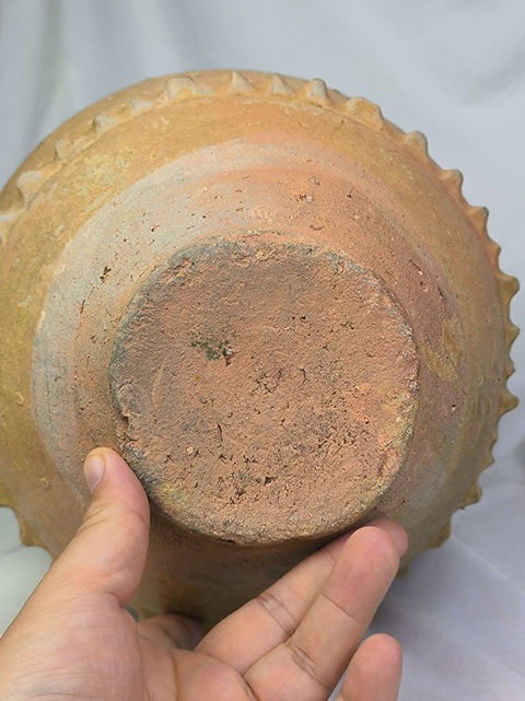 古玩陶瓷（宋代越窯）青釉捏塑水波紋大罐拍賣，當(dāng)前價格3888元