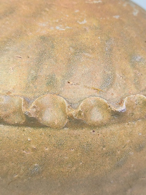 古玩陶瓷（宋代越窯）青釉捏塑水波紋大罐拍賣，當(dāng)前價格3888元