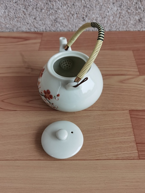 古玩陶瓷梅紋提梁壺拍賣,當前價格298元
