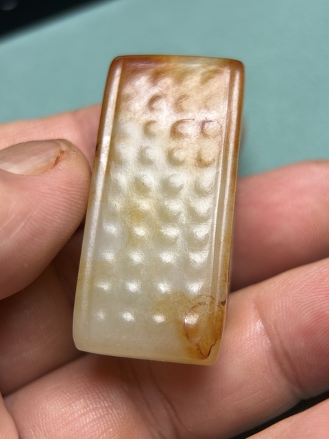 古玩玉器戰(zhàn)國乳釘紋劍璏拍賣,當(dāng)前價(jià)格32800元