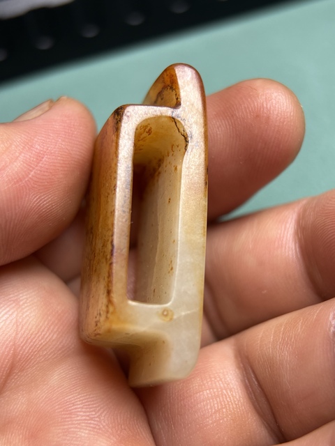 古玩玉器戰(zhàn)國乳釘紋劍璏拍賣,當(dāng)前價(jià)格32800元