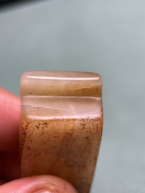 古玩玉器戰(zhàn)國乳釘紋劍璏拍賣,當(dāng)前價(jià)格32800元