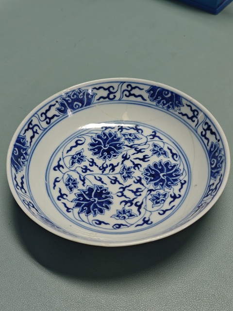 古玩陶瓷［官窯］光緒青花纏枝花卉紋盤拍賣，當前價格9800元