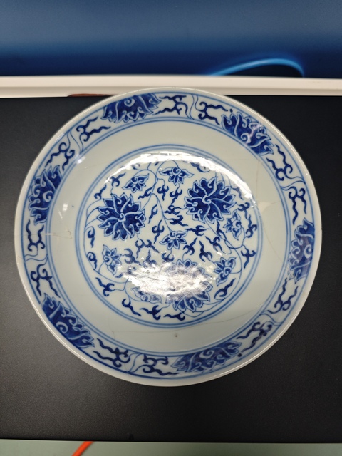 古玩陶瓷［官窯］光緒青花纏枝花卉紋盤拍賣，當前價格9800元