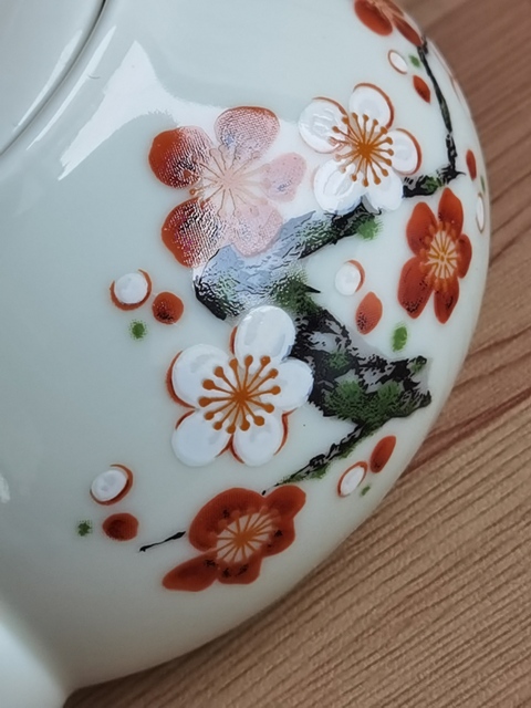 古玩陶瓷梅紋提梁壺拍賣,當前價格298元