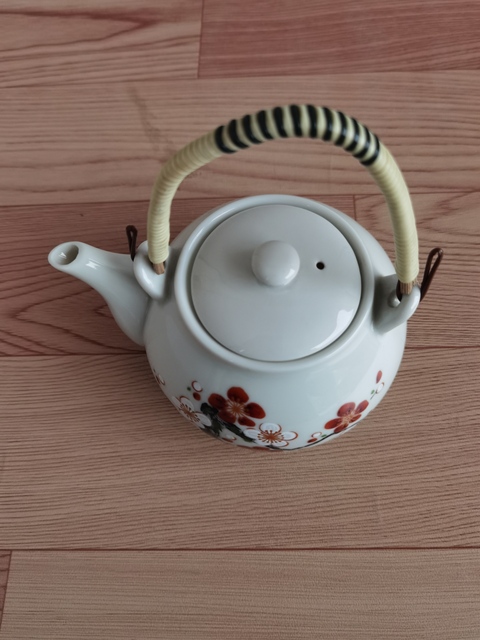古玩陶瓷梅紋提梁壺拍賣,當前價格298元